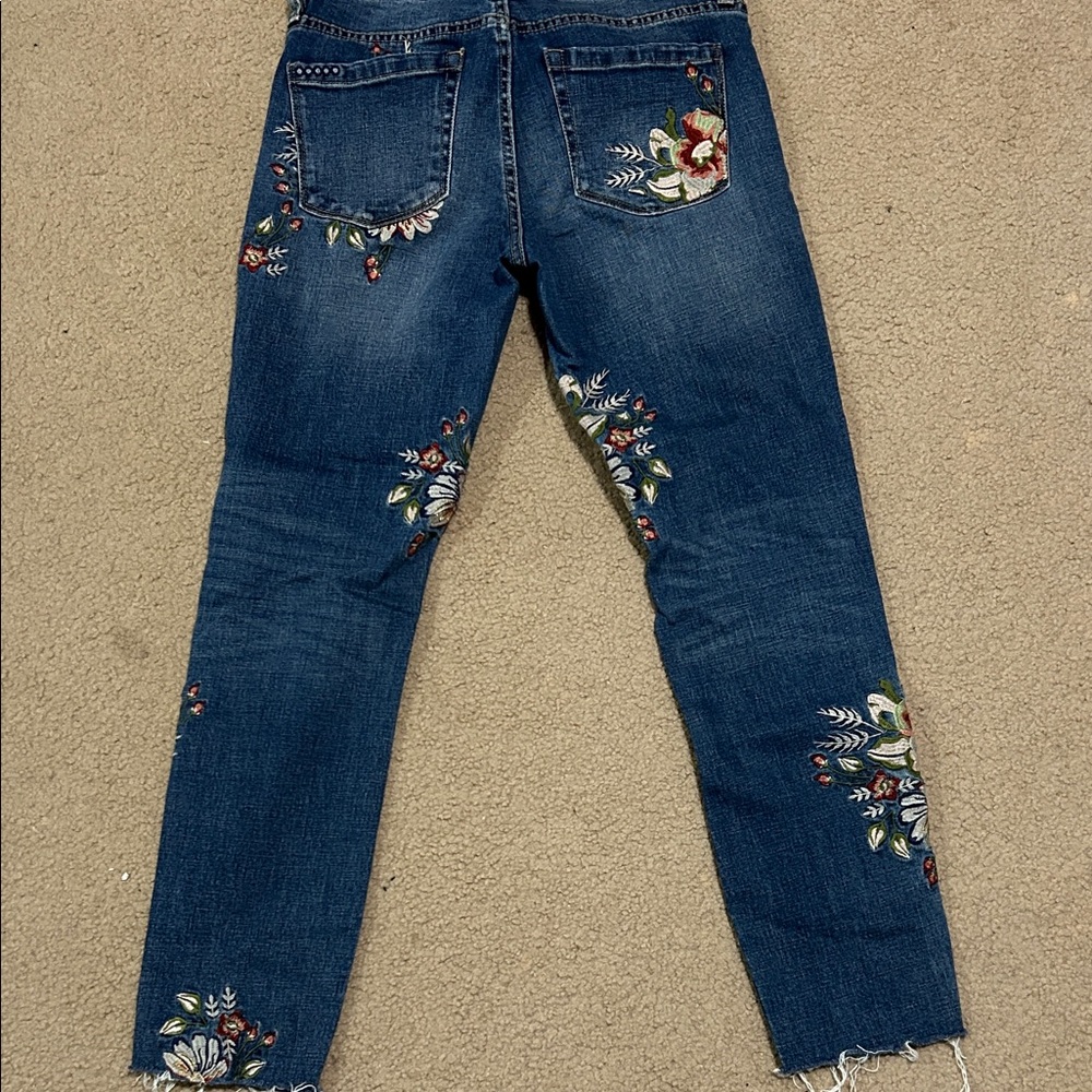 Blank NYC Floral Embroidered Cropped Jeans - Picture 4 of 6